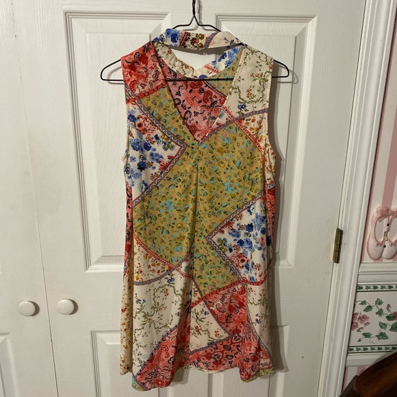 Pattern dress - Picture 3 of 3